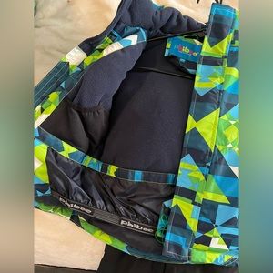 4/5T Winter coat and snow pants. Only wore for 6 days on vacations.